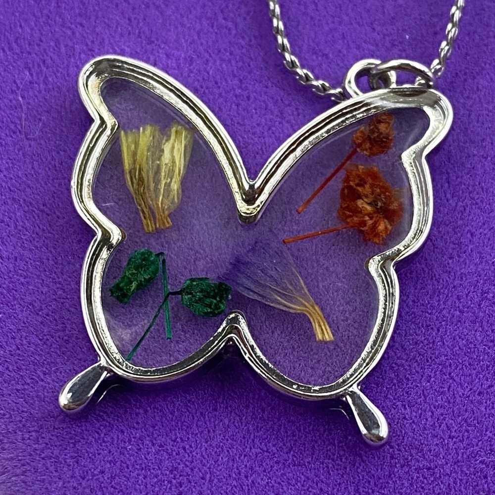 💛 Classic Nickel Silver Dried Flower Butterfly Pendant Necklace - Picture 4 of 9